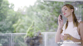Private - Nicole Love és Dominica Phoenix édeshármasban kettyintenek
