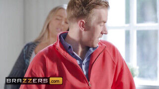 Brazzers - Petite Princess Eve és gigászi örömrúd