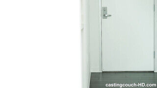 Tini csábító szöszi a castingon