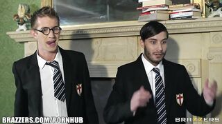 Tarra White a bűbájos sulis luvnya