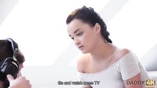 Fiatal gádzsi és az idős hapsi