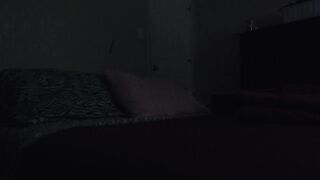 Zsenge lány pornóra peckezik