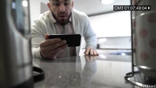 Az óriás csöcsű bejárónő megdöngetve