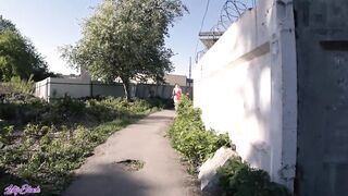 Tinédzser csajszika lovagolja a csávó faszát
