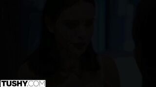 Lana Rhoades popókáját egy barna pasas reszeli