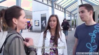 Amatőr zsenge pár pénzért szexel