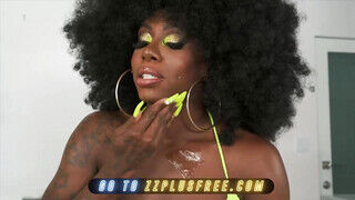 Brazzers - Ebony Mystique a csöcsös csoki milf