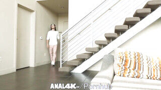 Anal4K - Luna Mills a latin csöcsös lány