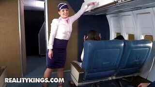 Reality Kings - Nikki Knightly a szexkedvelő stewardess