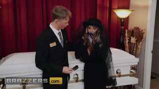 Brazzers - Sally Dangelo a ravatalon dug