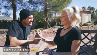Brazzers - Danielle Derek az óriás cicis mami
