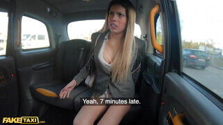 Fake Taxi - Macarena Lewis a taxiban kufircol