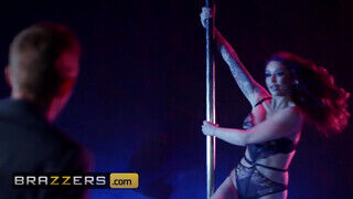 Brazzers - Monique Alexander a kívánatos sztripper