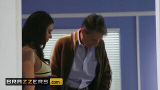 Brazzers - Danni Rivers idősebb hapsival dug