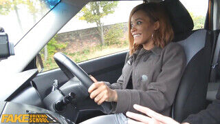 Fake Driving School - Sofia Lee az óriás cicis csajszika