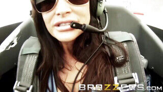 BRAZZERS - Az óriás cicis Lisa Ann lovagol
