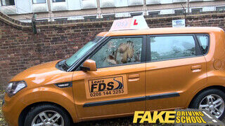 Fake Driving School - a vizsga egy édeshármas szex-el zárul