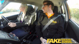 Fake Driving School - bögyös piercinges világos szőke bulkesz