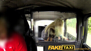 FakeTaxi - amikor az utas akar kufircolni a sofőrrel és nem fordítva