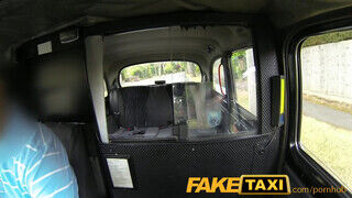 FakeTaxi Girl - tetovált nőci könyörtelen baszást kap
