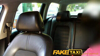 FakeTaxi - román dzsipó maca bírja a kiképzést