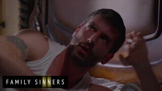 Family Sinners - Gia Derza és a borostás tesó