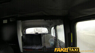 FakeTaxi - tetkós bige meghágva a hátsó ülésen