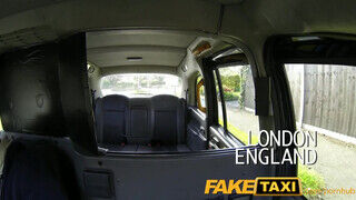 FakeTaxi - óriási fenekű lány kefélni akar