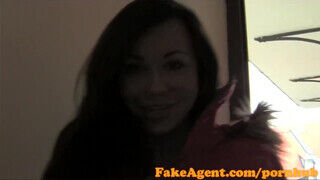 FakeAgent - műcsöcsös maca szívesen lovagol