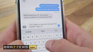 Brazzers - Alexis Fawx a gigászi csöcsű nevelő anya