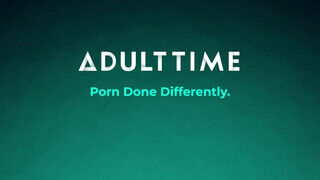 ADULT TIME - Ollózzunk a főnökkel, amíg hívja a férjét telefonon
