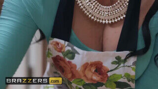 Brazzers - Kendra Lust a pizzafutárral hancúrozik