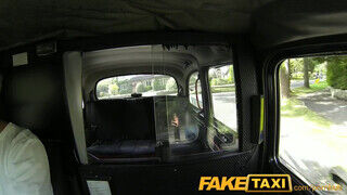 FakeTaxi - Summer Rose kedveli a termetes bájdorongot