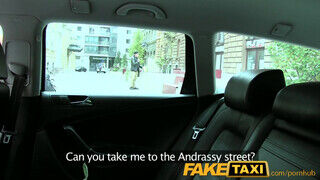FakeTaxi magyar bige rákéredzekik a sofőr farkára