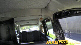FakeTaxi - kopasz csoki gádzsi óriási valaga megkefélve