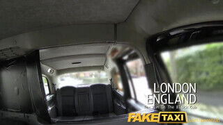 FakeTaxi gigantikus csöcsök és egy termetes szőrös bulkesz