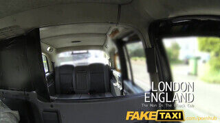 FakeTaxi nyald ki a lukam és megmutatom a csöcsömet