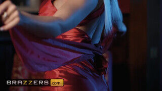 Brazzers - Blanche Bradburry valagába behatolnak
