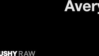 Avery Jane a szenvedélyes barna fiatal - TUSHYRAW