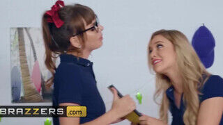 Brazzers - Alex Blake és Kali Roses nyalják egymást
