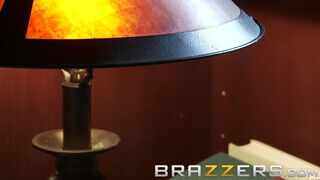 BRAZZERS - Sophie Dee és az ördögűző pap