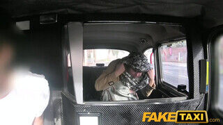 FakeTaxi Porno őrült cseh gádzsi faszra vágyik