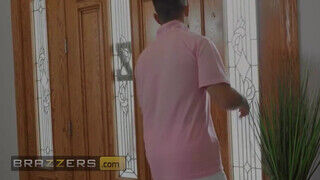 Brazzers - Katie Kush a szomszéd palival kúr