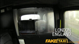FakeTaxi - termetes keblű debella csajszi a taxiban