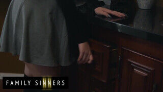 Family Sinners - Britney Light és a nevelő apa