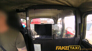 FakeTaxi - Lucy Devine a gigantikus popós nővérke