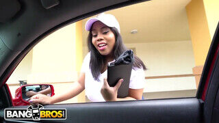 BANGBROS - Ms. Yummy a méretes cickós néger lyuk