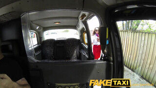 FakeTaxi - Tini ribancok szexelnek a taxiban