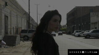GenderXFilms - Transzvesztita zsenge lovagol