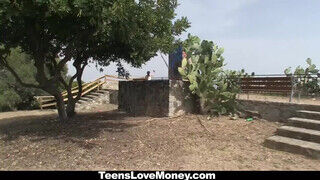 TeensLoveMoney - Fullos brazil szuka szabadtéren csinálja